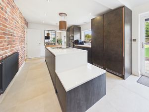 KITCHEN/BREAKFAST ROOM- click for photo gallery
